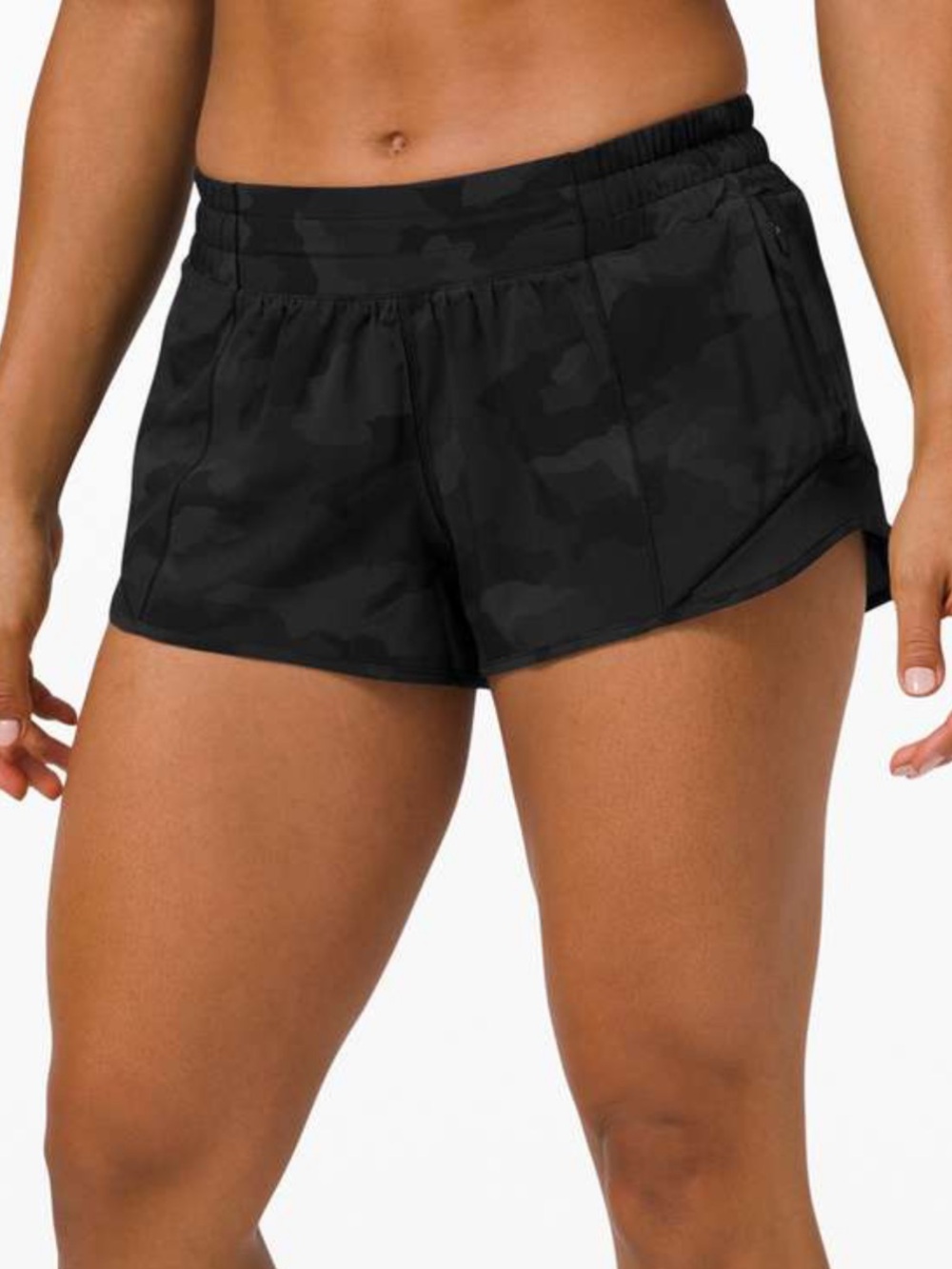 lululemon Hotty Hot 2.5 in Size 8 —  Black Camouflage Camo Performance Shorts